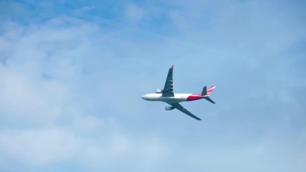 Airbus A330 partida do aeroporto de Changi — Vídeo de Stock