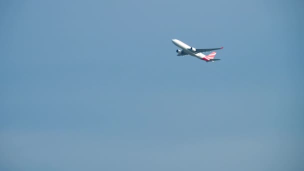 Airbus A330 salida desde el aeropuerto de Changi — Vídeo de stock