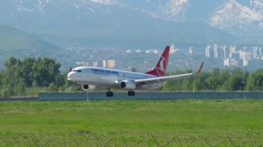 Türk Hava Yolları Boeing 737 yaklaşıyor