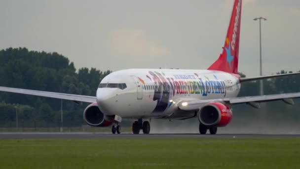 Corendon Boeing 737 przyspieszyć przed wyjazdem — Wideo stockowe