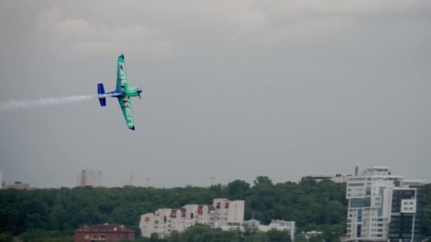 Avión de carreras en la etapa — Vídeos de Stock