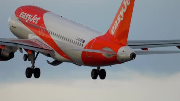 EasyJet Airbus 320 avgång — Stockvideo