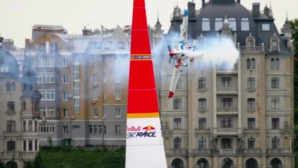 Avión de carreras en la etapa — Vídeos de Stock