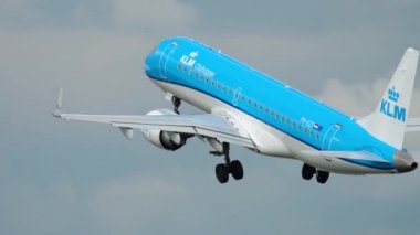 KLM Cityhop Embraer 190 kalkış