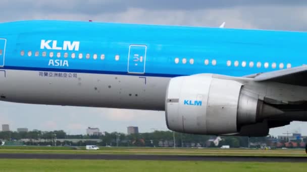 Klm boeing 777 vor Abflug — Stockvideo