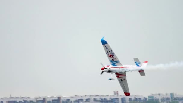 舞台上的赛车飞机 — 图库视频影像
