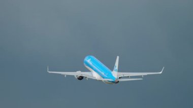 KLM Cityhop Embraer 190 kalkış