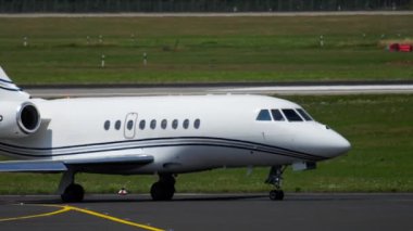 Businessjet kalkıştan önce taksi