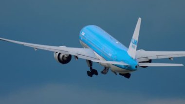 KLM Boeing 777 kalkış