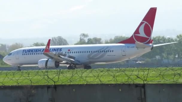 Турецькі авіалінії Boeing 737 посадка — стокове відео