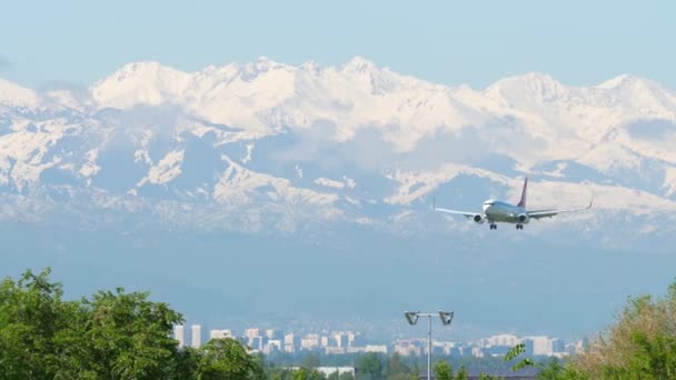 土耳其航空公司波音737接近 — 图库视频影像