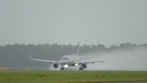 Aeroflot Airbus 320 accelerate — Stock Video