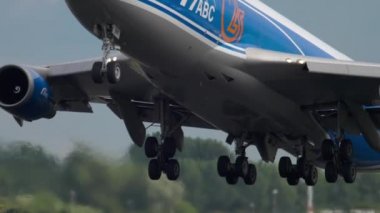 Gövdeli airfreighter kalkış