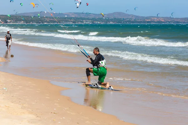 Foto idrottare kitesurfing — Stockfoto
