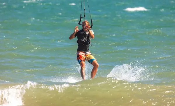 Kitesurf modelo hombre —  Fotos de Stock