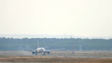 Frankfurt 'ta widebody uçak iniş