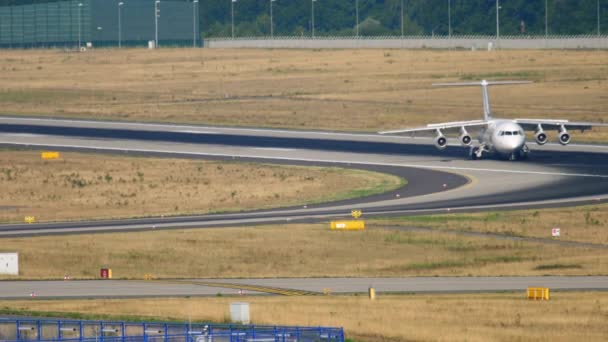 Британский аэроплан 146 Avro RJ85 — стоковое видео