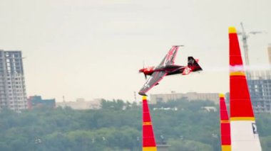 Yarış uçağı yolda