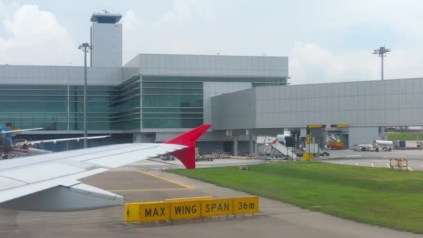 Terminal vier im Flughafen von Changi — Stockvideo