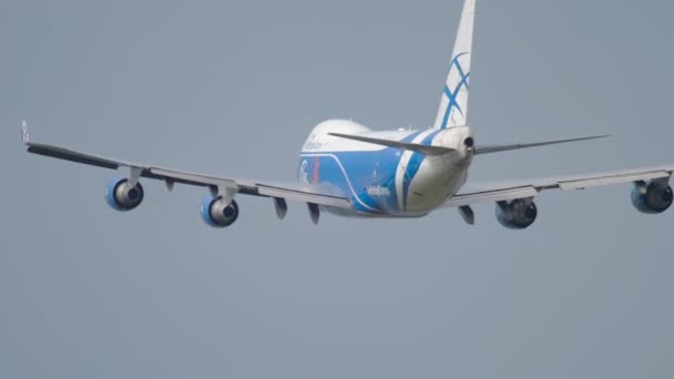 Widebody airfreighter departure — Stock Video
