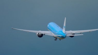 KLM Boeing 777 kalkış
