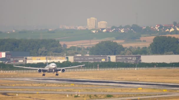 Fluggesellschaften boomen bei 777-Landung — Stockvideo