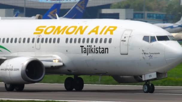 Somon Air Boeing 737 avgång — Stockvideo