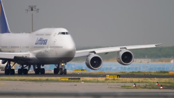 Боїнг 747 таксиз до вильоту — стокове відео