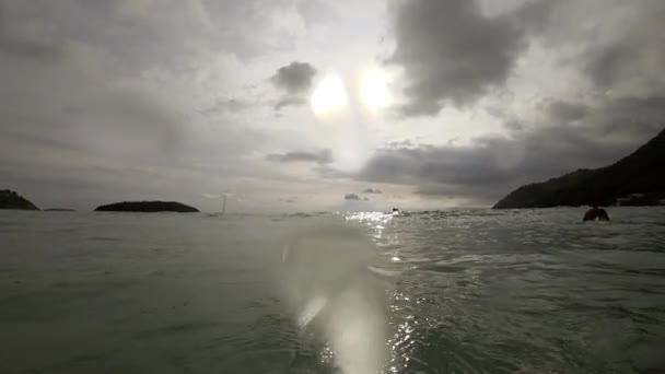 Dalgalar üzerinde plaj, Nai Harn, Tayland — Stok video