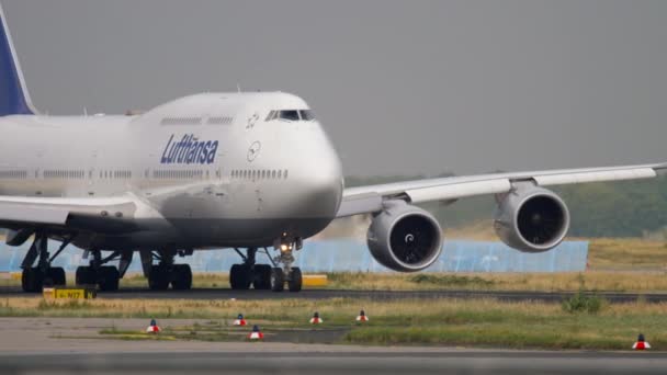 Боинг 747 перед вылетом — стоковое видео