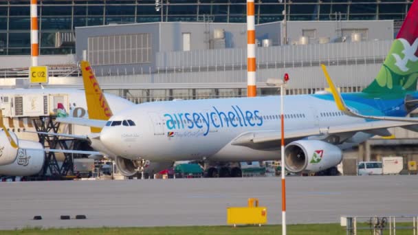 Avión preparado para la salida — Vídeos de Stock