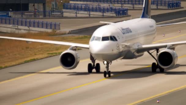 Airbus A320 kołowania po wylądowaniu — Wideo stockowe