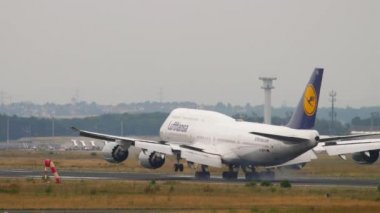 Frankfurt 'a inen uçak