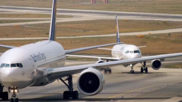 Traffic at the Frankfurt airport — Stock Video