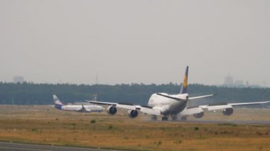 Frankfurt 'a inen uçak