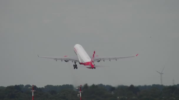 Airberlin Airbus 330 take-off — Stock video