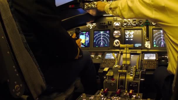 Pilotní kabina pro civilní letadla.