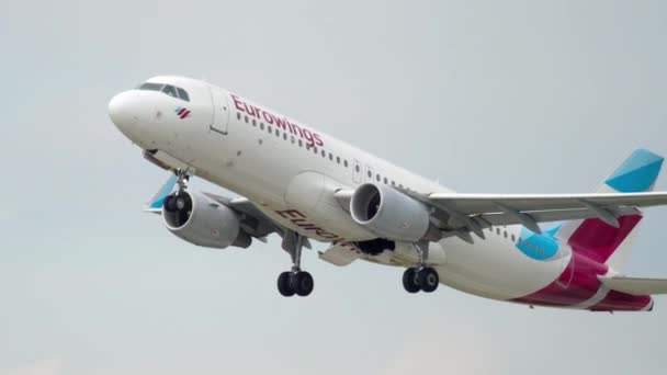 Avião a partir de Dusseldorf — Vídeo de Stock