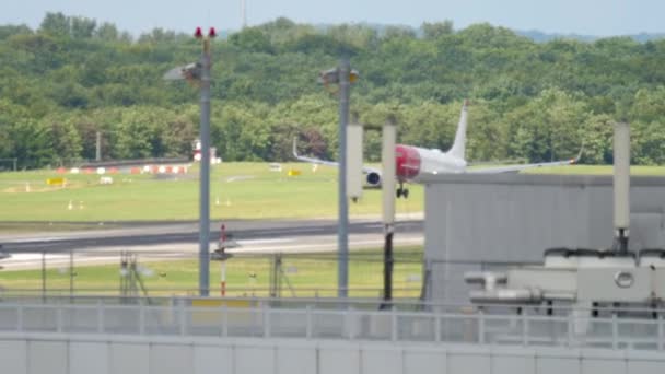 Norwegian Airines Boeing 737 aterragem — Vídeo de Stock