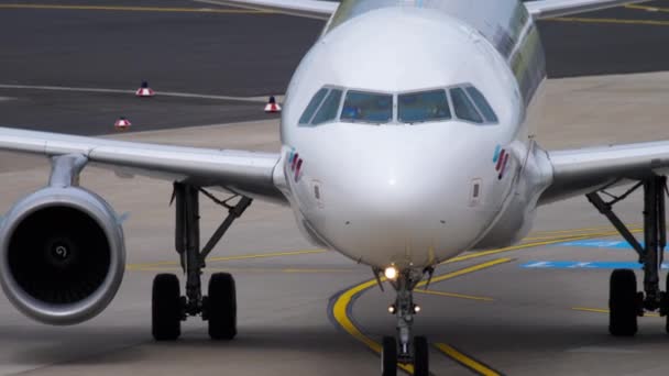 空客A319欧洲航空士着陆后滑行 — 图库视频影像