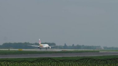 Sunday Airlines Boeing 757 kalkış