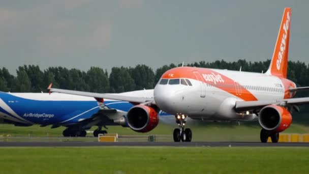 Easyjet airbus 320 abflug — Stockvideo