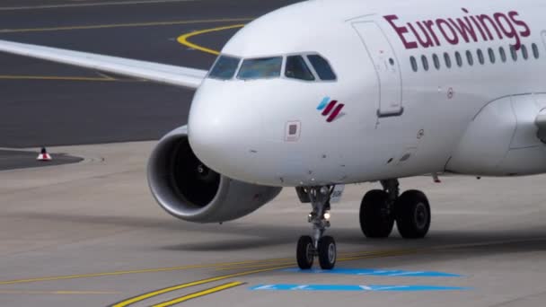 Airbus a319 eurowigs rollt nach der Landung — Stockvideo
