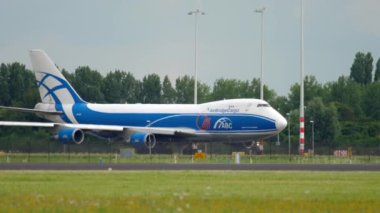 AirBridgeCargo Boeing 747 kalkıştan önce kalkışa hazırlanıyor.