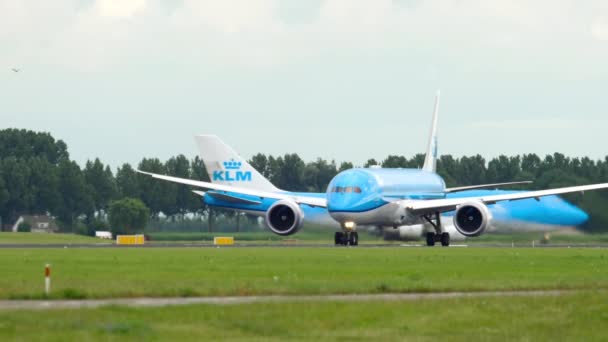 KLM Dreamliner påskynda innan Take-off — Stockvideo