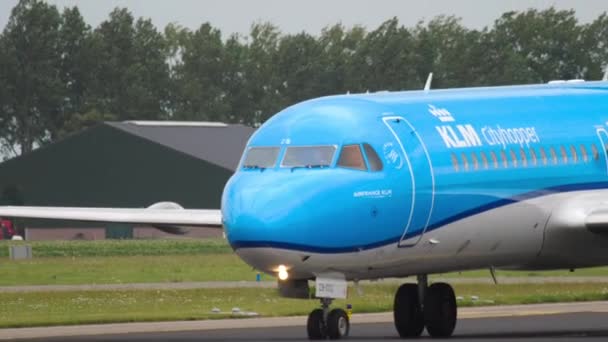 KLM Cityhopper Fokker 70 gurulás — Stock videók