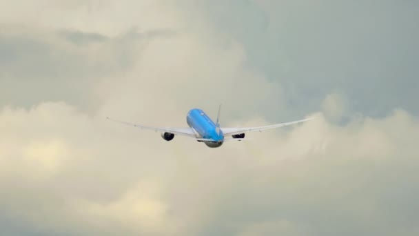 KLM Dreamliner šplhání — Stock video