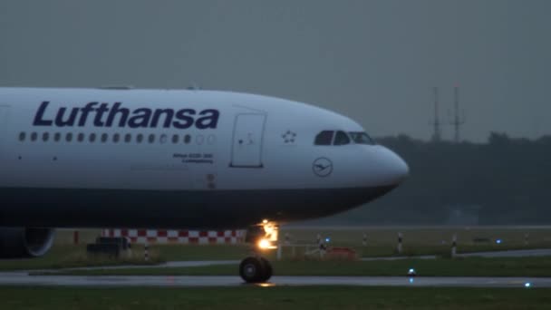 Посадка на літак після посадки — стокове відео