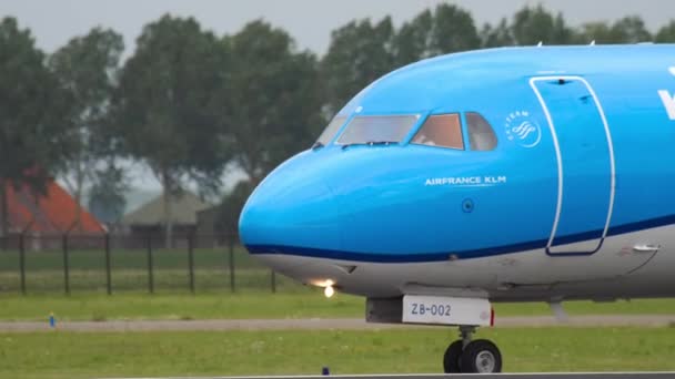 KLM Cityhopper 70 Fokker τροχοδρόμησης — Αρχείο Βίντεο