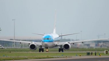 KLM Boeing 737 kalkış önce Taksilemek